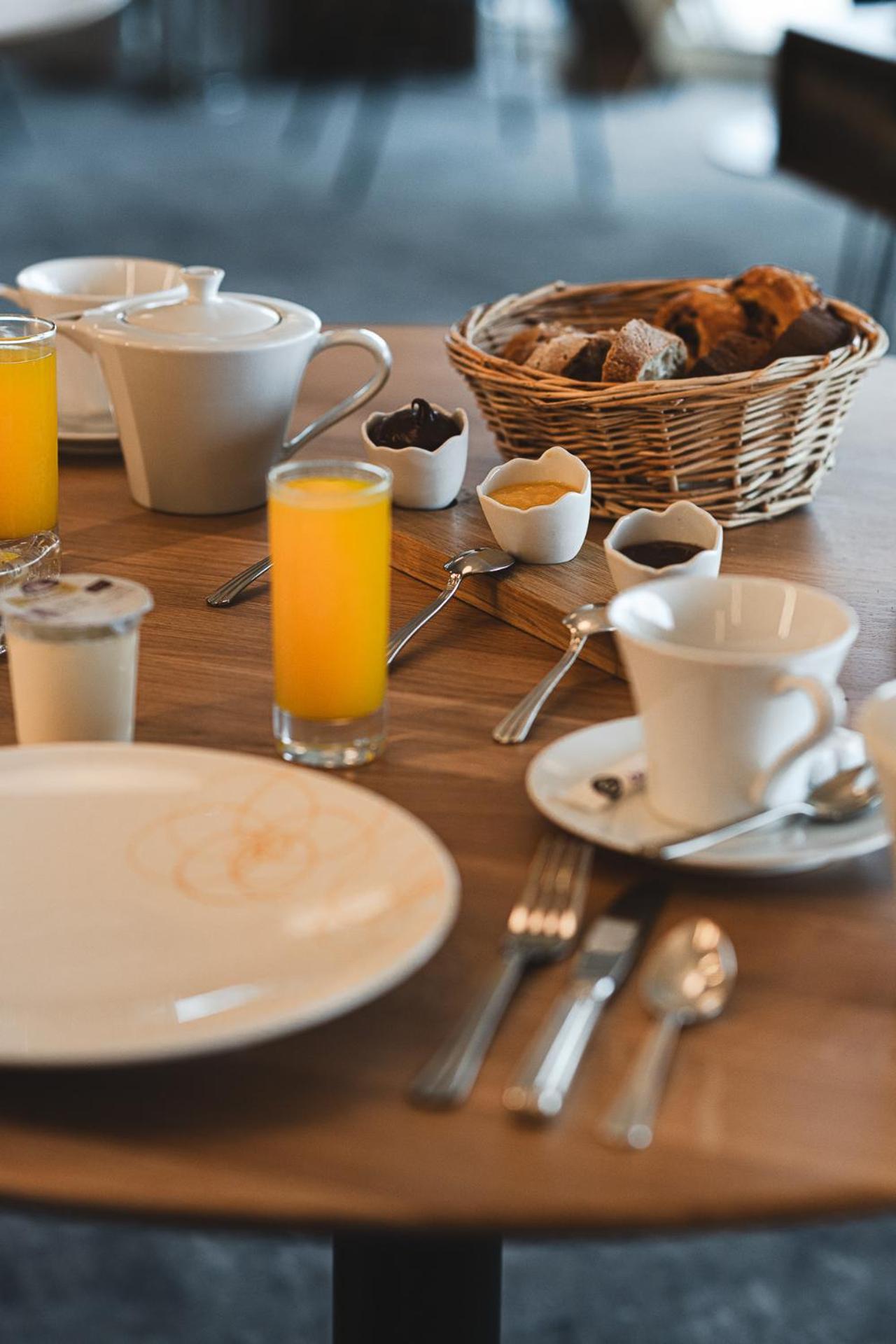 Hotel Logis Hotellerie Les Brisants , Restaurant J M Perochon 3*