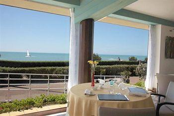 Logis Hotellerie Les Brisants , Restaurant J M Perochon